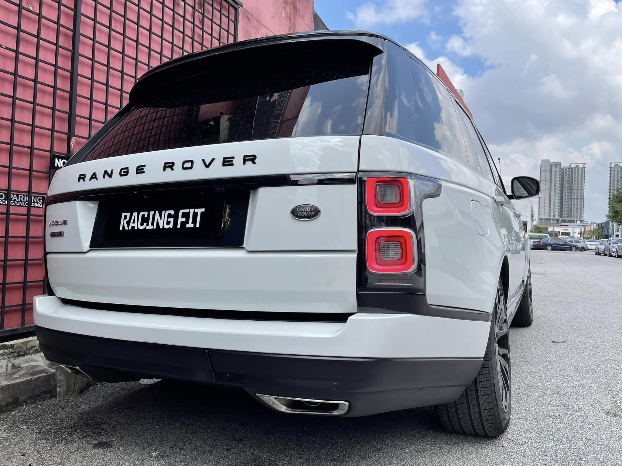 VOGUE RANGE ROVER SVA FACELIFT BODYKIT CONVERSION